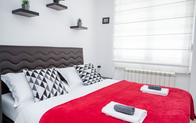 Bright 1bdr Apartment in the City Center