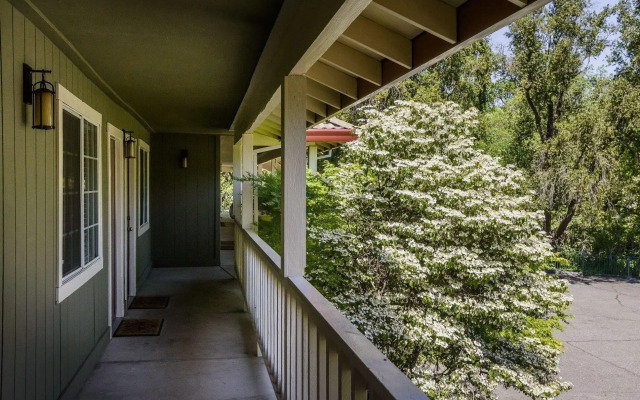 The Jack London Lodge