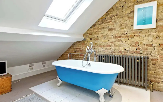 4 Bedroom House, Barnes