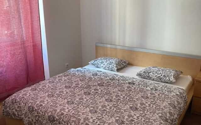 Large 3 Bedroom Family Apartment With Balcony
