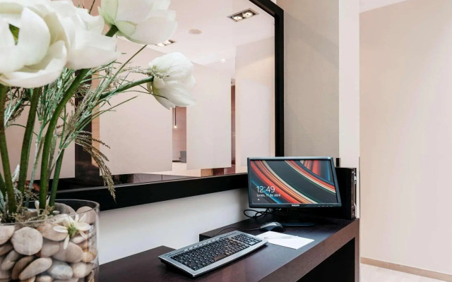LATROUPE Grand Place Hostel