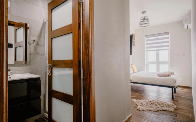 LA88 Bayview Apartment I