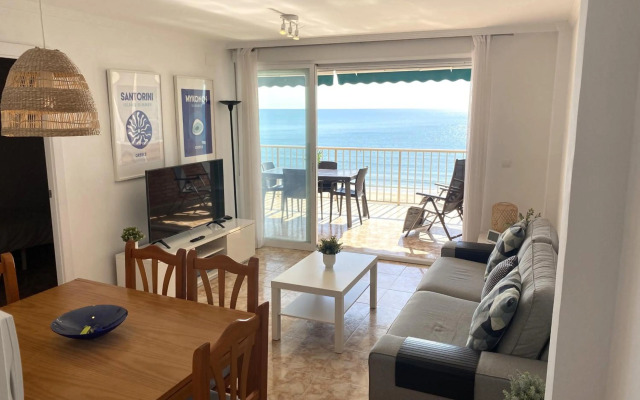 Beachfront and Renovated Apartment