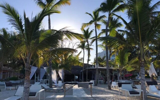 Los Corales Beach Front E101