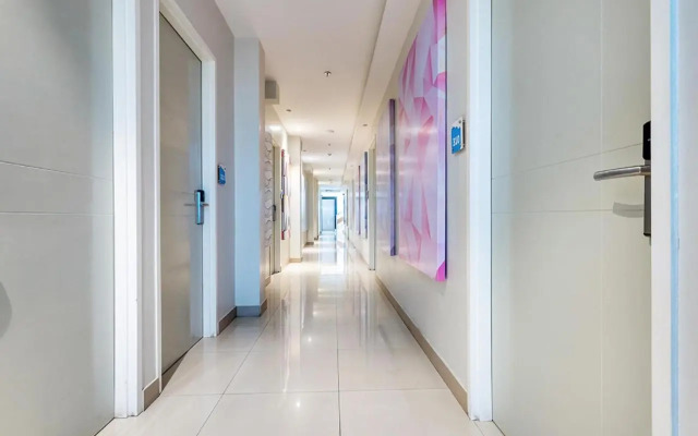 Liv Hotel by OYO Rooms