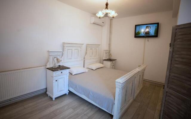 Arad Apartment - Vintage Design