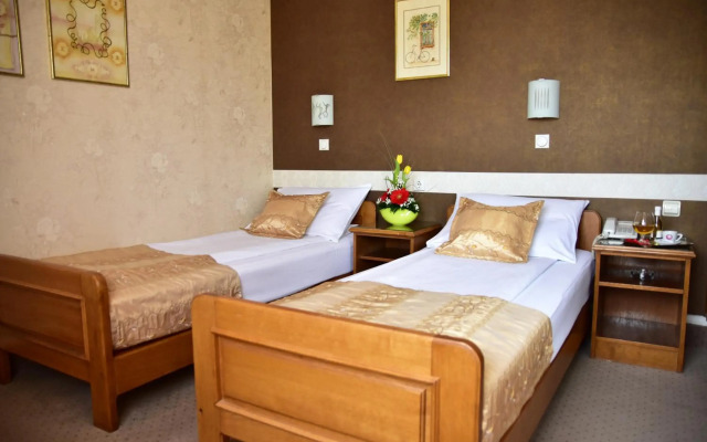 Hotel Lav