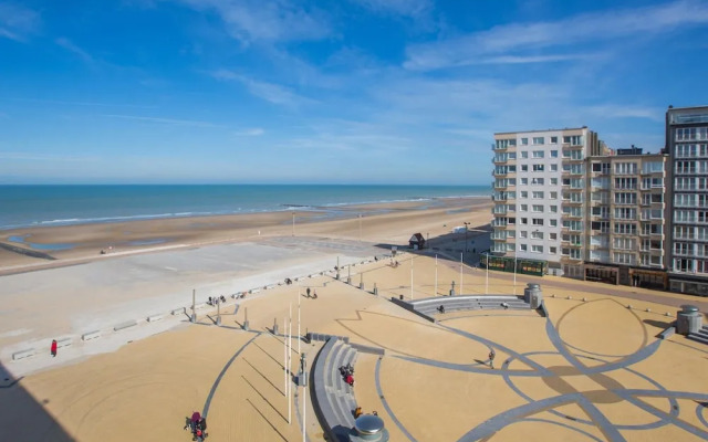 Stylish Stay w/ Sea Views