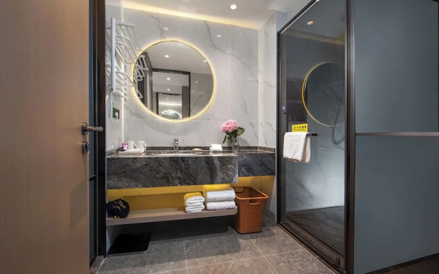 Fuqinglong Huatian Holiday Hotel