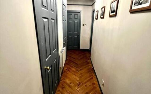 New! Stunning 1 bed Apt in West End