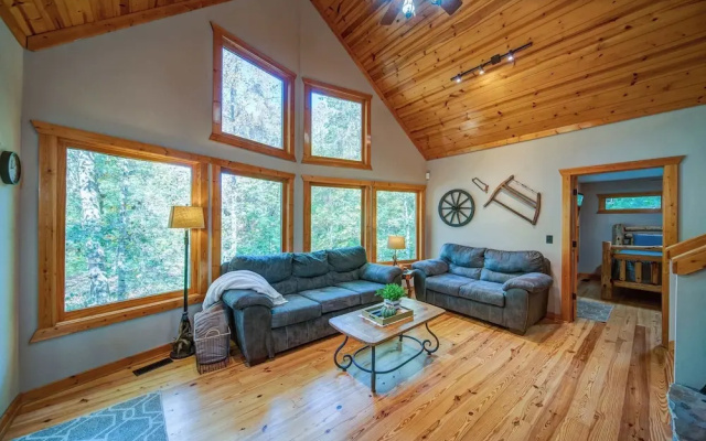 Buck Valley Lodge Home for 12