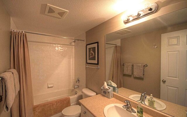 Discovery Bay Resort by KVR