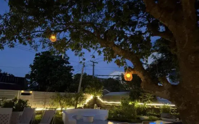 Weizhou Island HaiChuanMeiShu Courtyard
