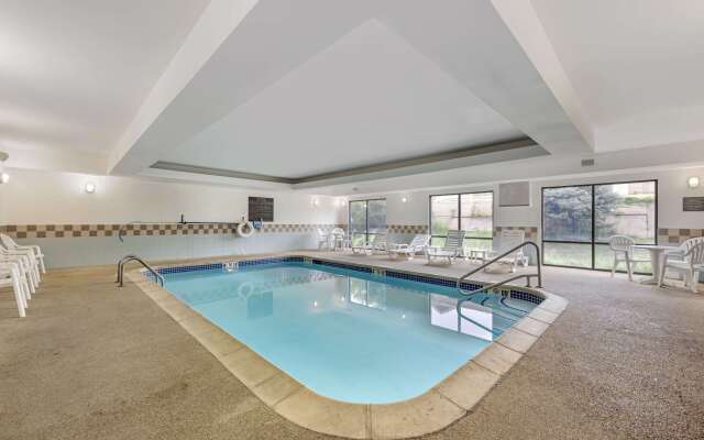 Comfort Suites East Lincoln - Mall Area