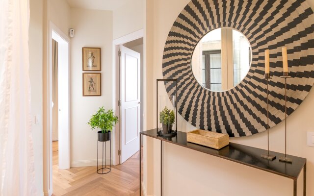 Liceu in Barcelona with 2 bedrooms and 1 bathrooms