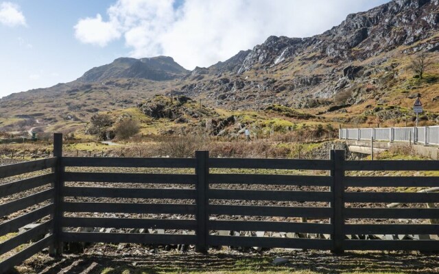 19 Cwmorthin Road