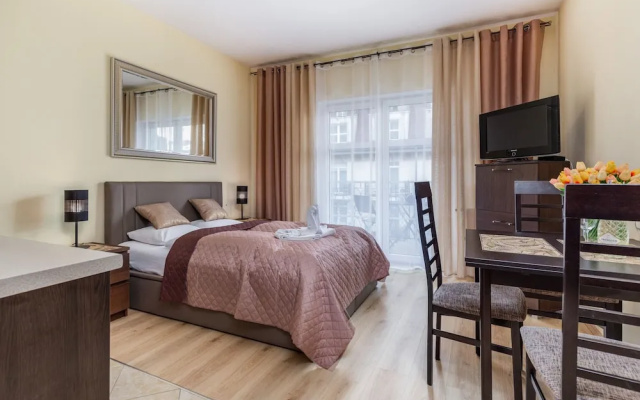 Trzy Korony Piastów by Renters
