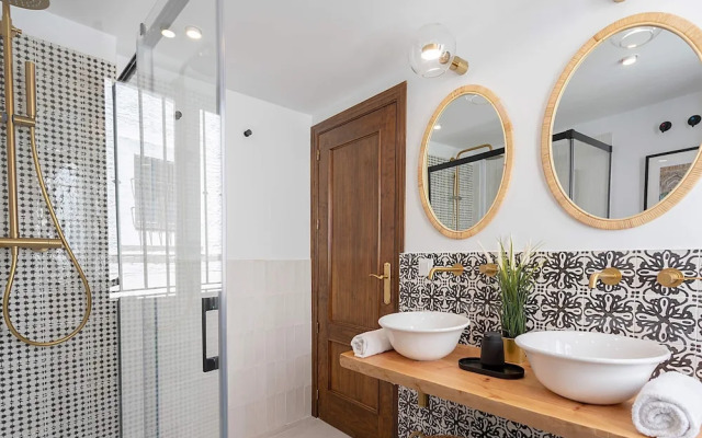 Luxury House in Granada Center. Reyes II