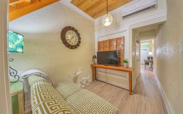 Stroll Into Town: Cozy Apartment in Kilmarnock