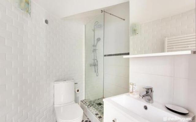 Cmg Place De La République / Magenta