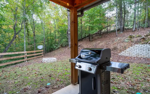 Whitetail Woods 3 Bedroom Home by RedAwning