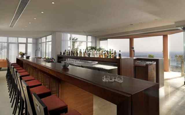 Louis Apostolata Resort and Spa