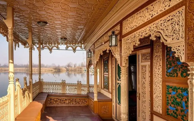 Kings Paradise Houseboat