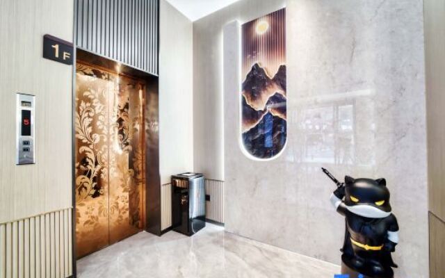 Three Cats Hotel (Guangsha Construction College)