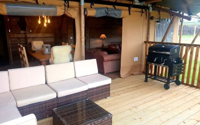 Luxury Safari Lodge Surrounded by Deer!! 'fallow'