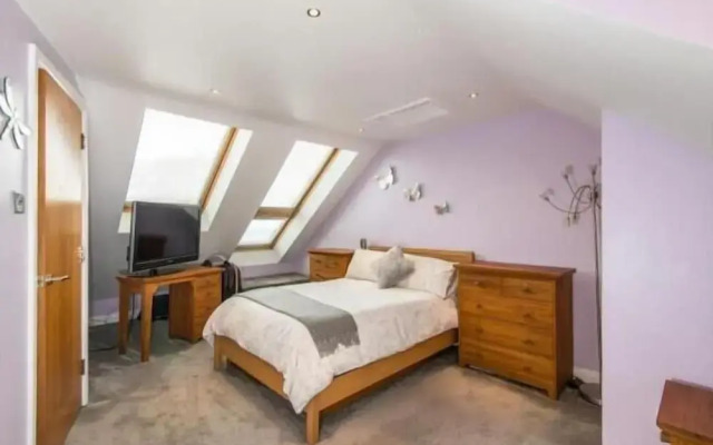 Oxford Street 5 Bedroom Townhouse