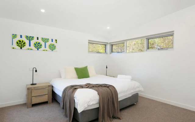 Water View A Luxury Pet Friendly Home Overlooking Moona Moona Creek – Guest Rooms – Huskisson