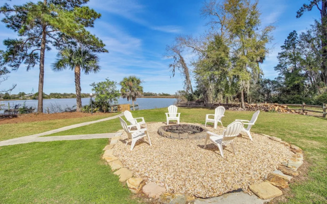 Riverfront Savannah Getaway w/ Pool & Dock!