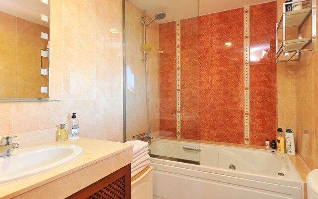 Stunning 4 bed duplex with sea views
