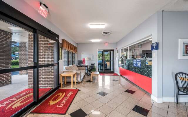 Econo Lodge Inn & Suites