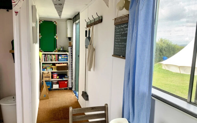 Tregantle Farm Eco Glampsite Super Safari Cabin