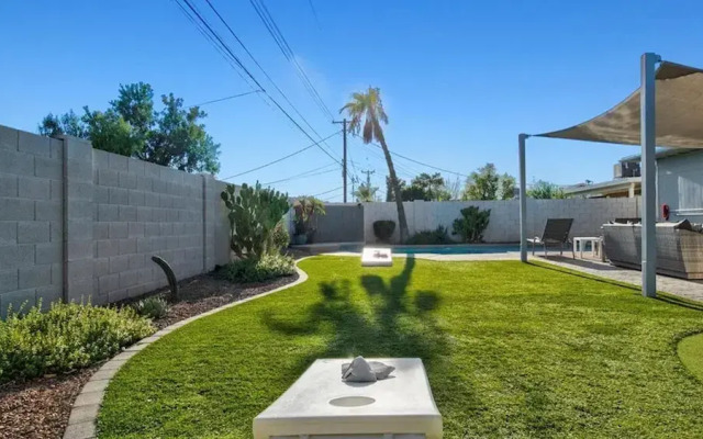 Amazing 4-bdrm W/backyard Paradise in Scottsdale!