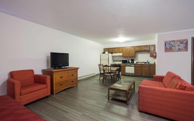 Econo Lodge Inn & Suites Escanaba North