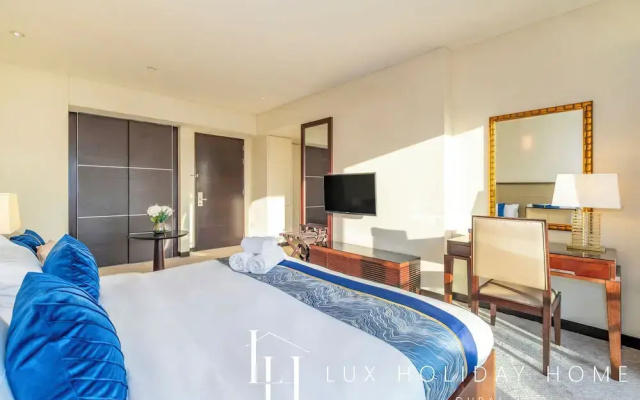 LUX  The JW Marina Studio