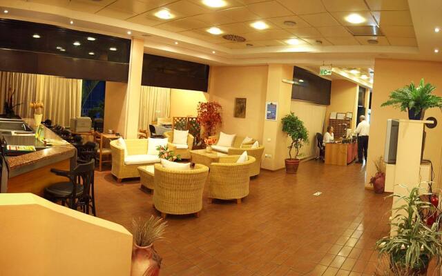 Caravel Apartment Hotel