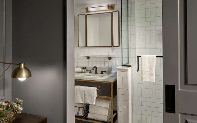 Hotel Phillips Kansas City Curio Collection by Hilton