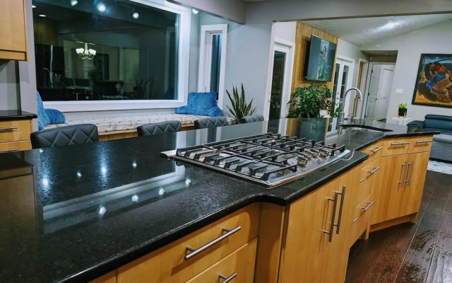 1303 Colony Dr Marietta - Full Home