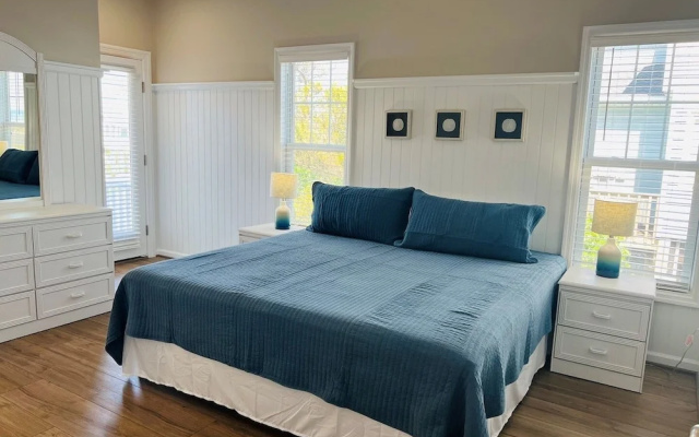 Avalon East- 5 Bedroom Home by RedAwning