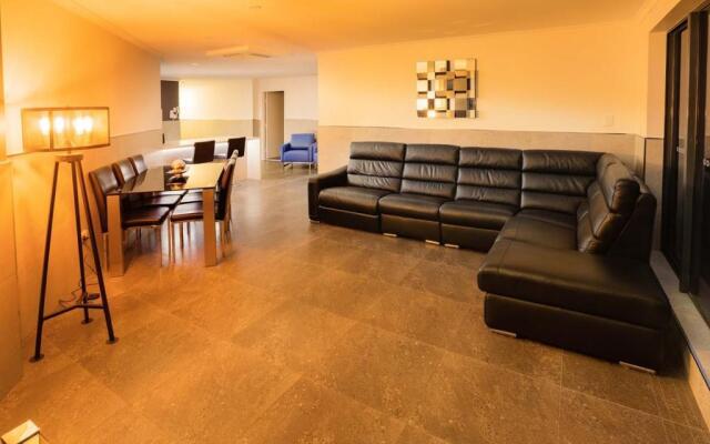 Nautilos Apartments