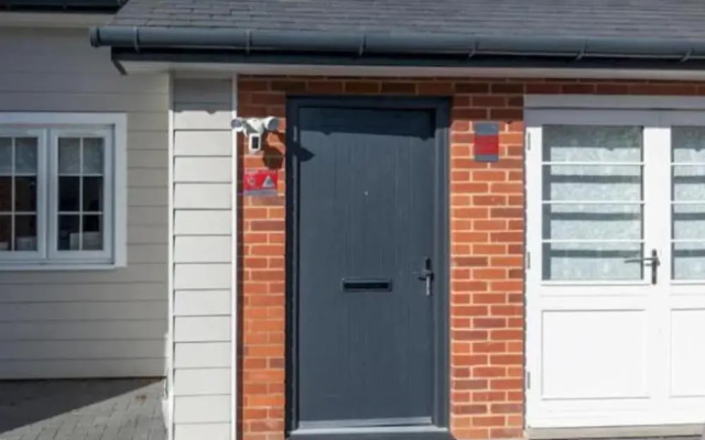 2-bed House in Reading-near Town-sleeps 4