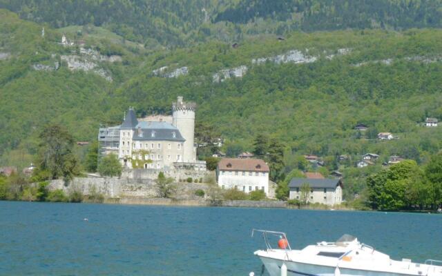 la baie des voiles ,vue lac d'Annecy ,plage privée