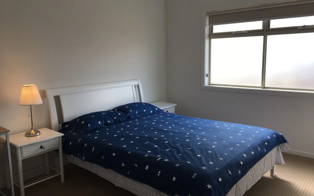 Apple House Upper Point Cook