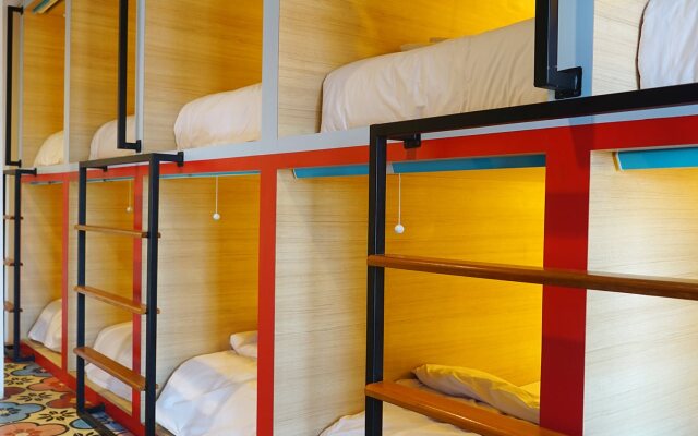 Borough Capsule Hostel Bali