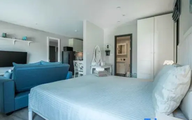 Studio Apartment by the Sea