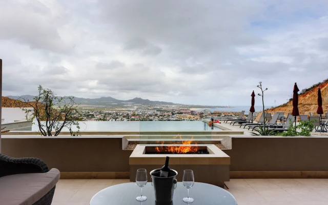 Luxe Mtn Top Retreat w/ Pool Access & Sea View!