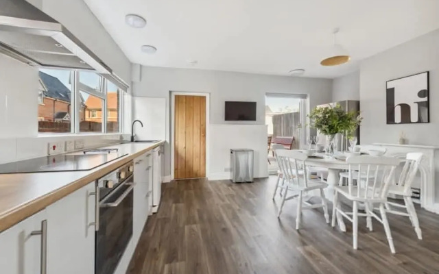 Fern House - Cosy 3 Bedroom House With Garden